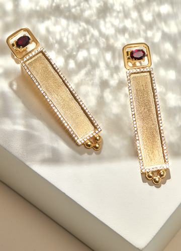 Bloody Garnet Knight Bijoux